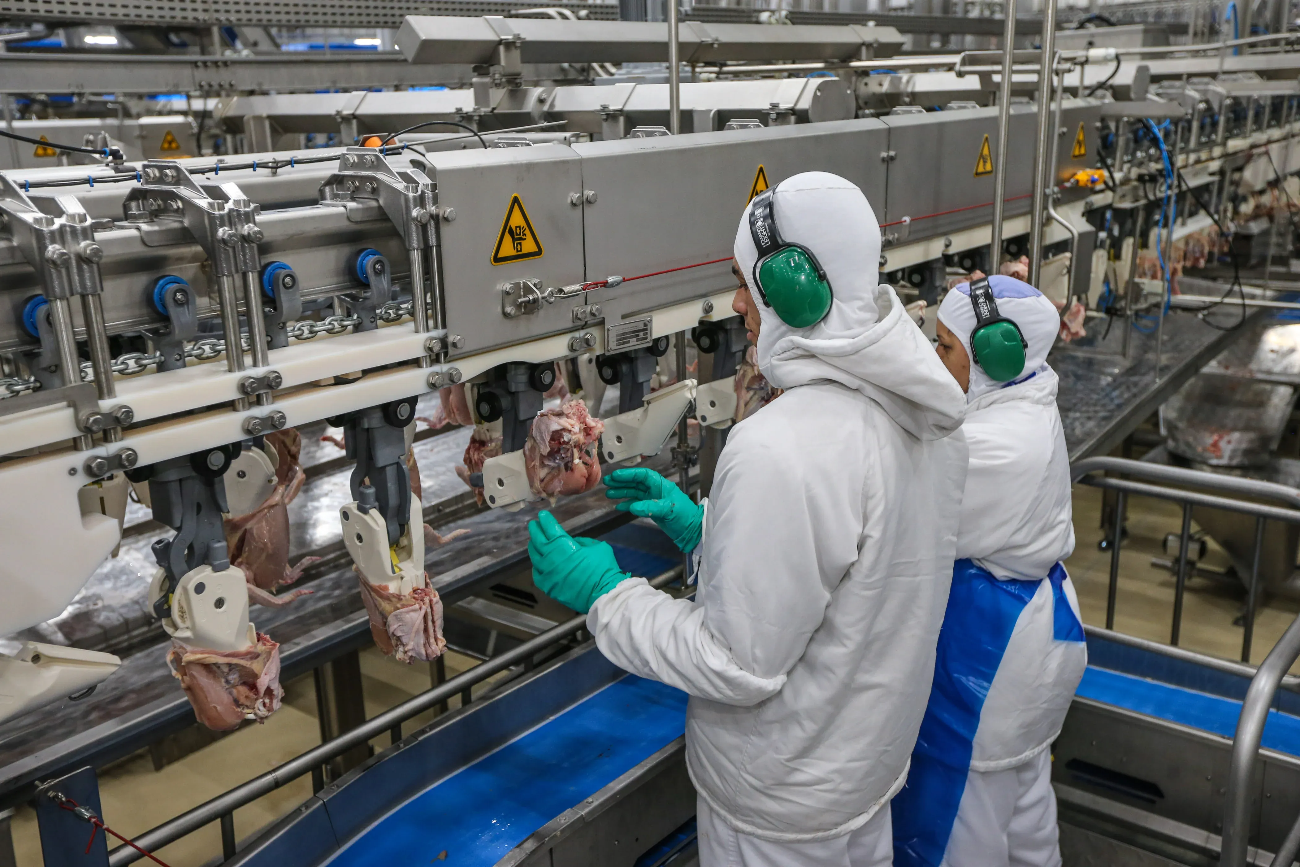 O papel das portas industriais na segurança alimentar