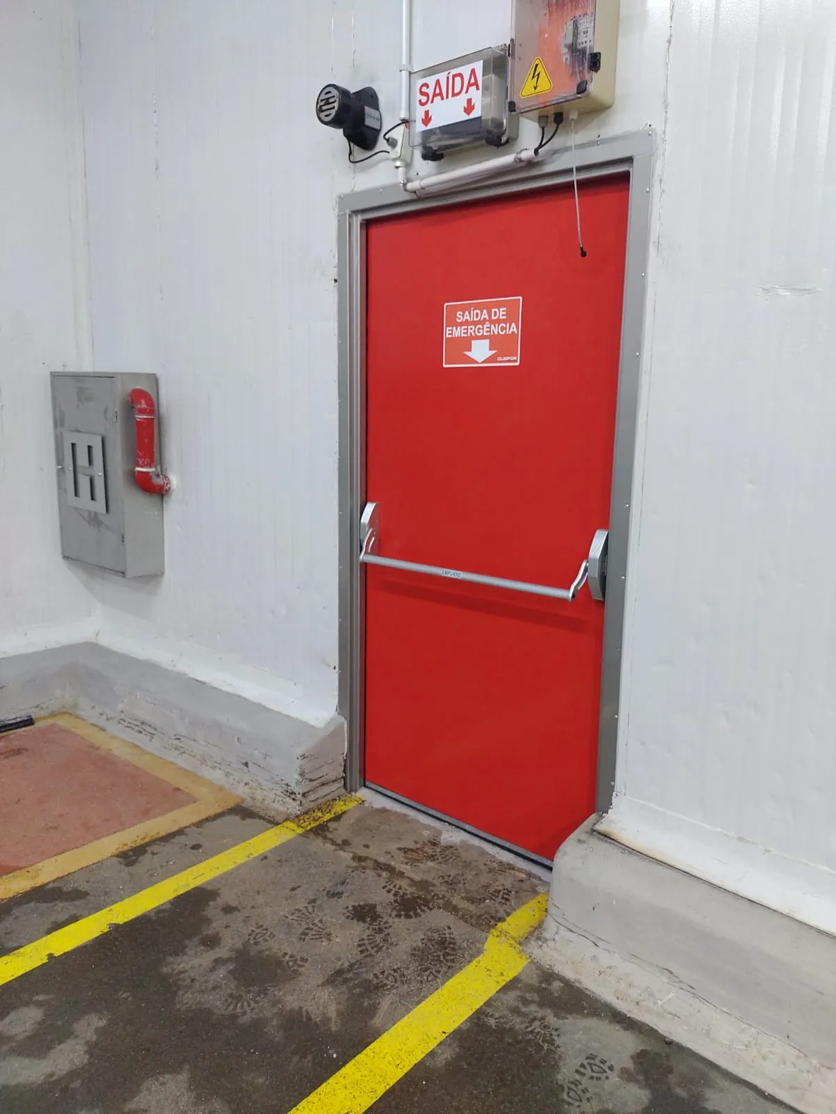PORTAS DE EMERGÊNCIA