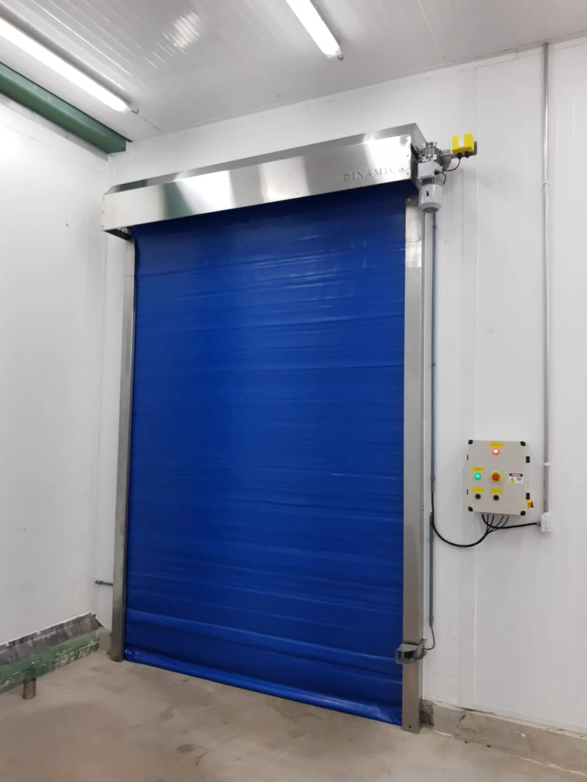 Portas Industriais Automatizadas: Eficiência e Produtividade em Ambientes de Alto Desempenho